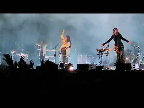 Haim - Now I’m In It (Echo Beach, Toronto, May 24 2022)